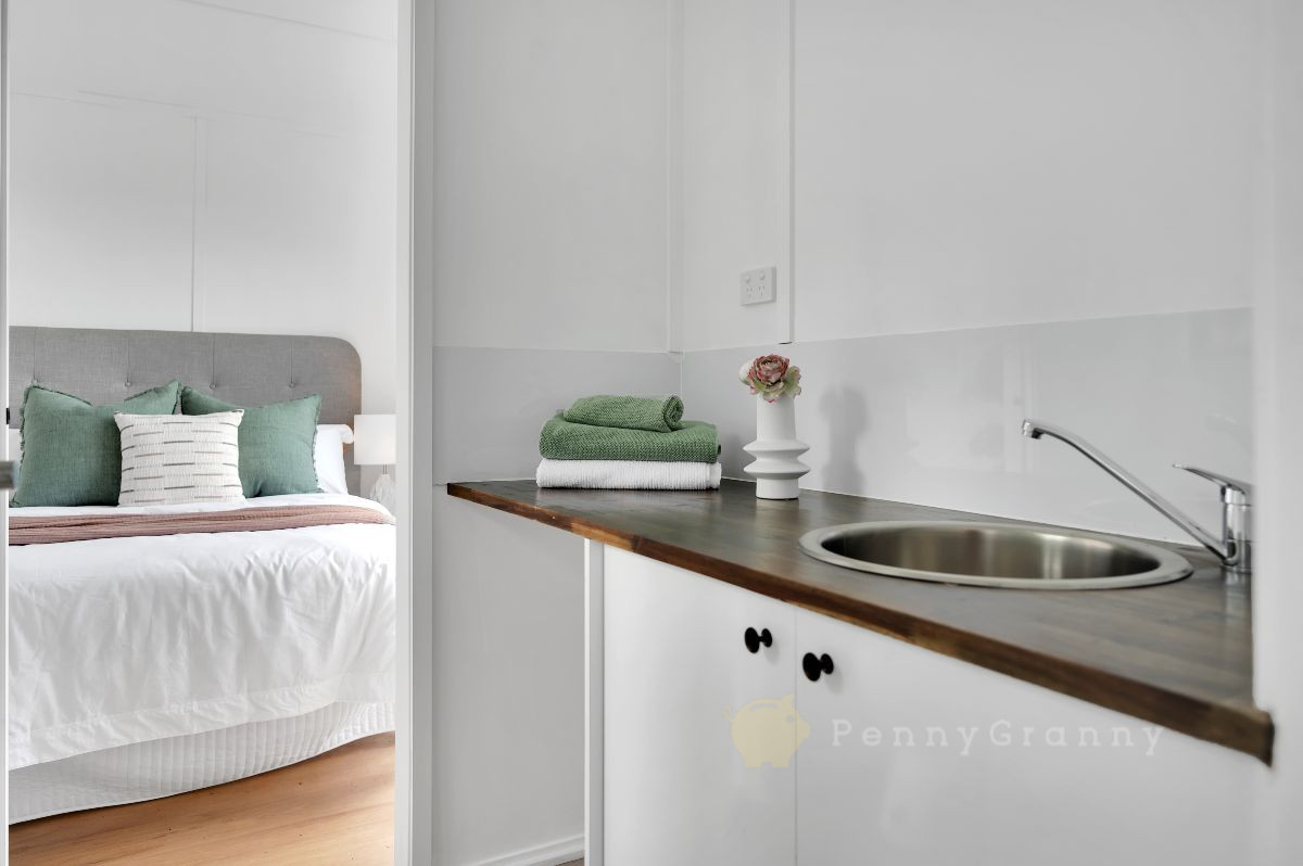 2 Bedroom Refurbished Shipping Container Home - Image 6