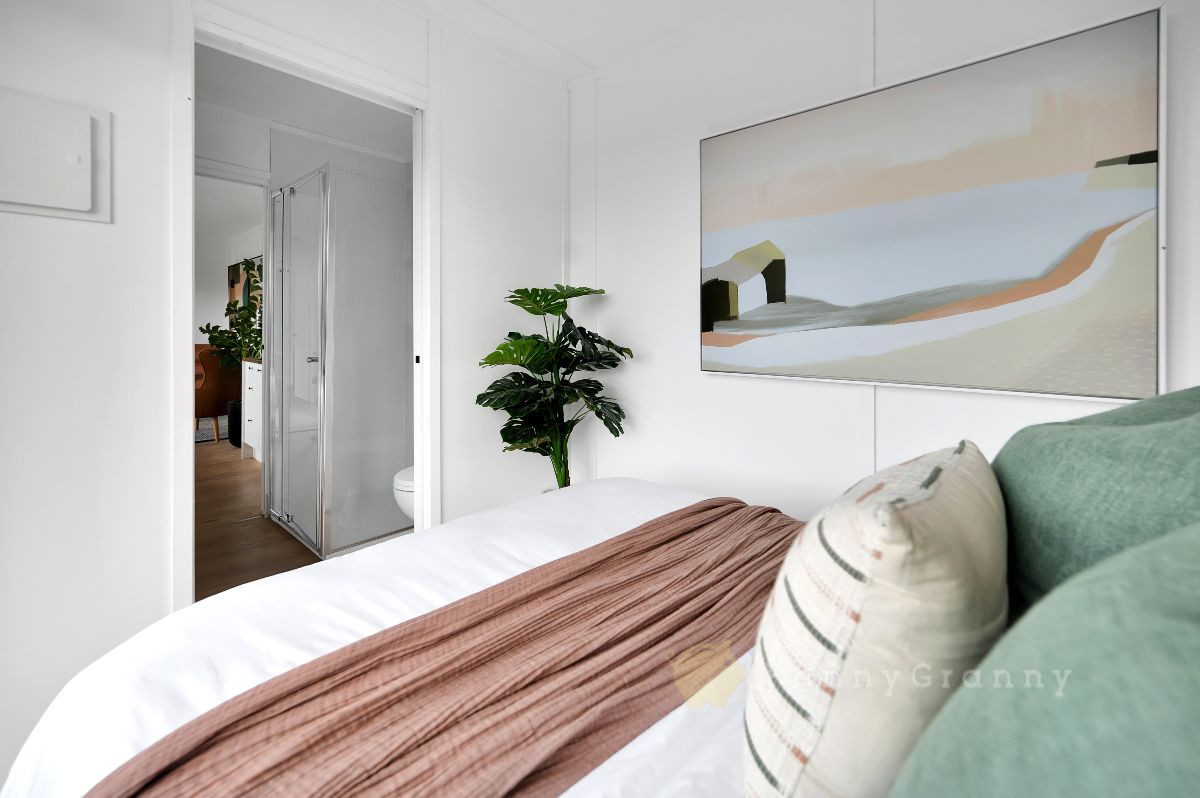 2 Bedroom Refurbished Shipping Container Home - Image 9